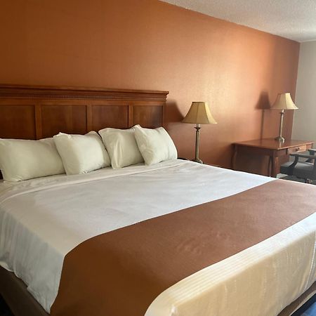Anoka Regency Inn & Suites מראה חיצוני תמונה
