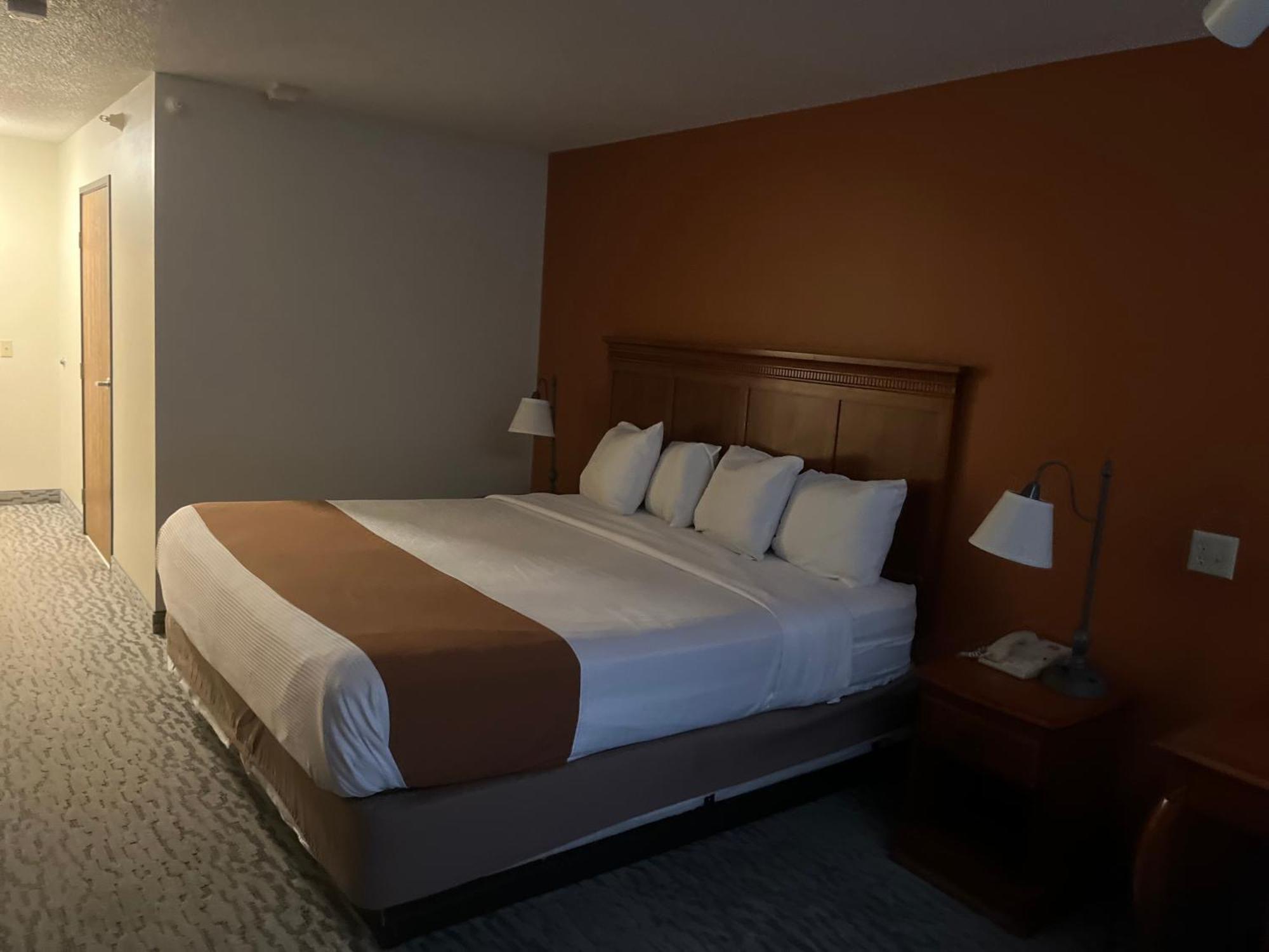 Anoka Regency Inn & Suites מראה חיצוני תמונה