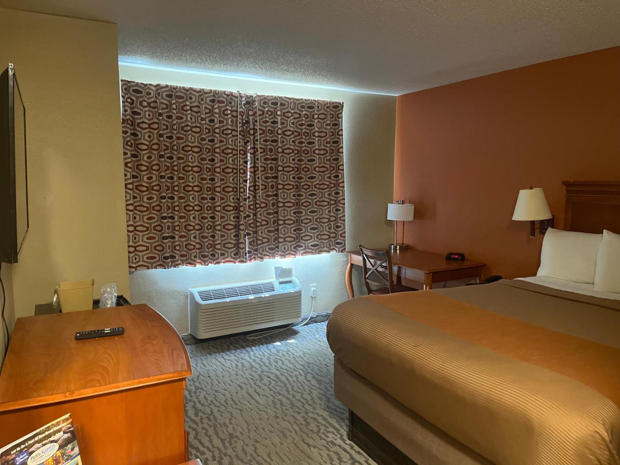 Anoka Regency Inn & Suites מראה חיצוני תמונה