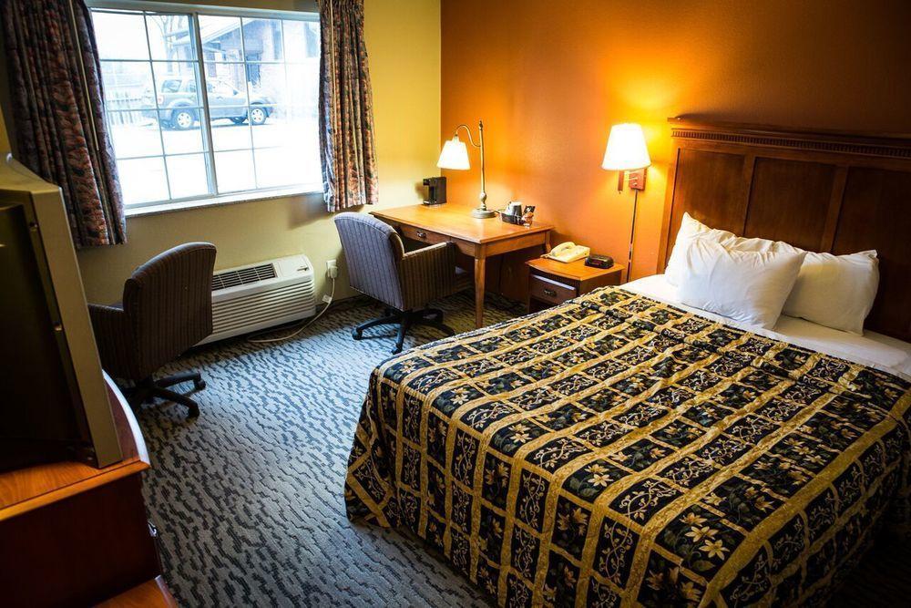 Anoka Regency Inn & Suites מראה חיצוני תמונה