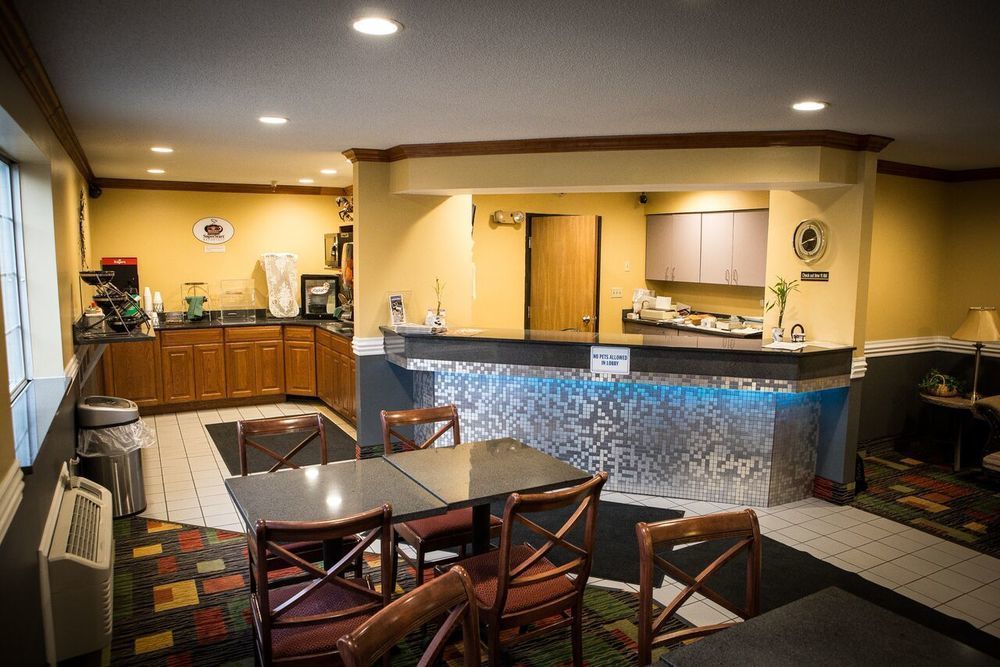 Anoka Regency Inn & Suites מראה חיצוני תמונה