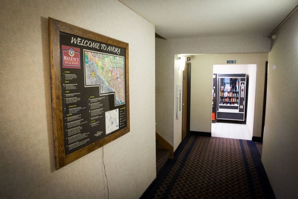 Anoka Regency Inn & Suites מראה חיצוני תמונה